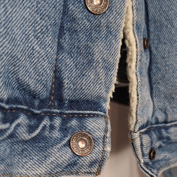 Levi's | Acid Wash Sherpa Trucker Blue Insulated Denim Jacket Size S - Picture 4 of 11